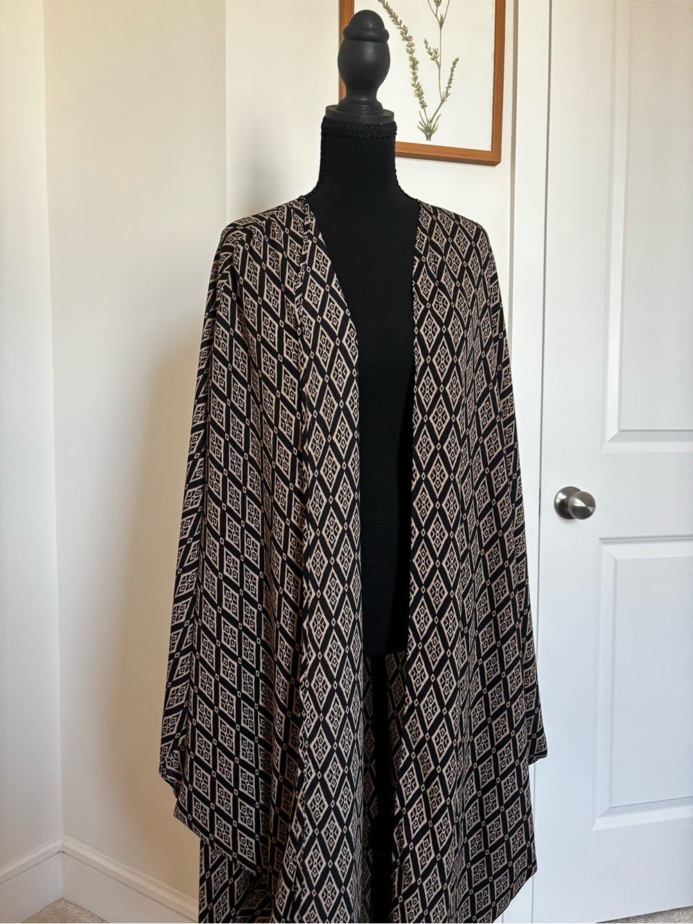 Vikki Vi Black and Cream Geometric Wrap